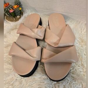 Elegant Nude Sandals with Cushioned Straps